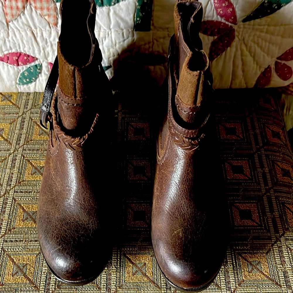 Ugg krewe Chocolate